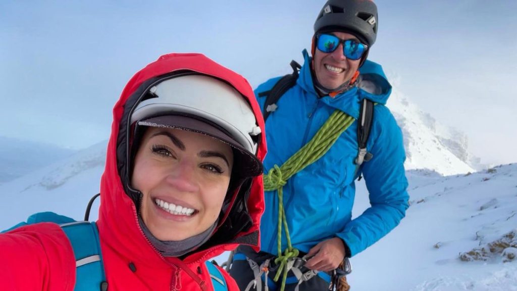 0 Couple killed by avalanche while mountain climbing
