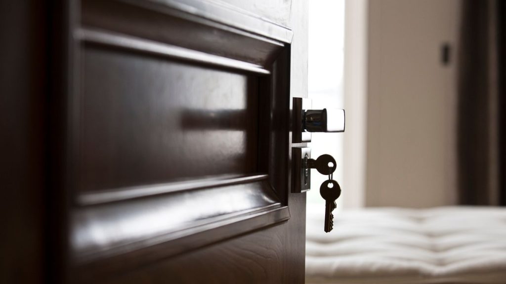 0 Door opening onto room