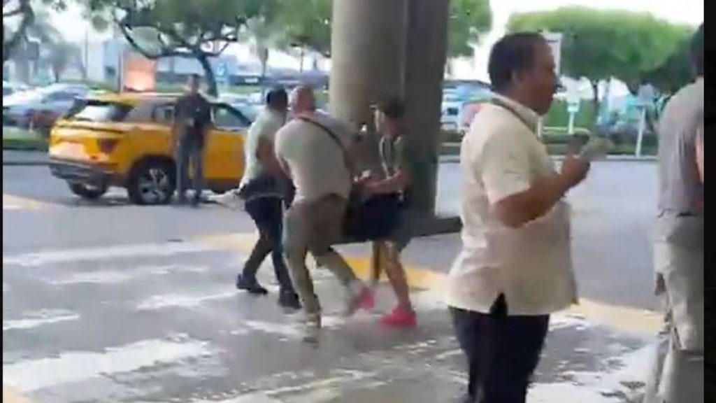 Ecuador airport shooting: One dead in 'targeted' attack at Guayaquil terminal 2 0 The scene of the shooting in Ecuador