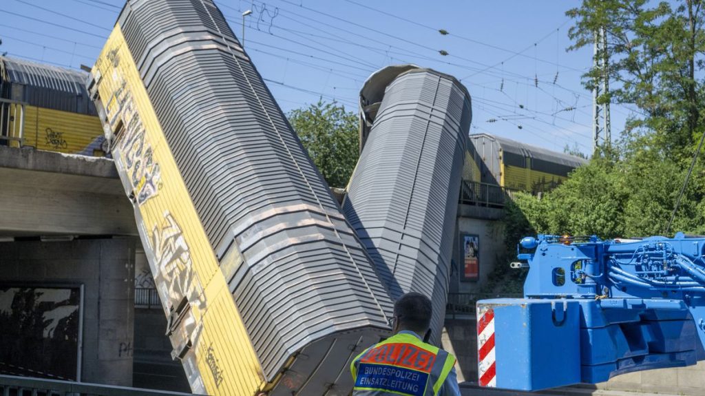 2 Two freight train cars fall off a bridge in Munich