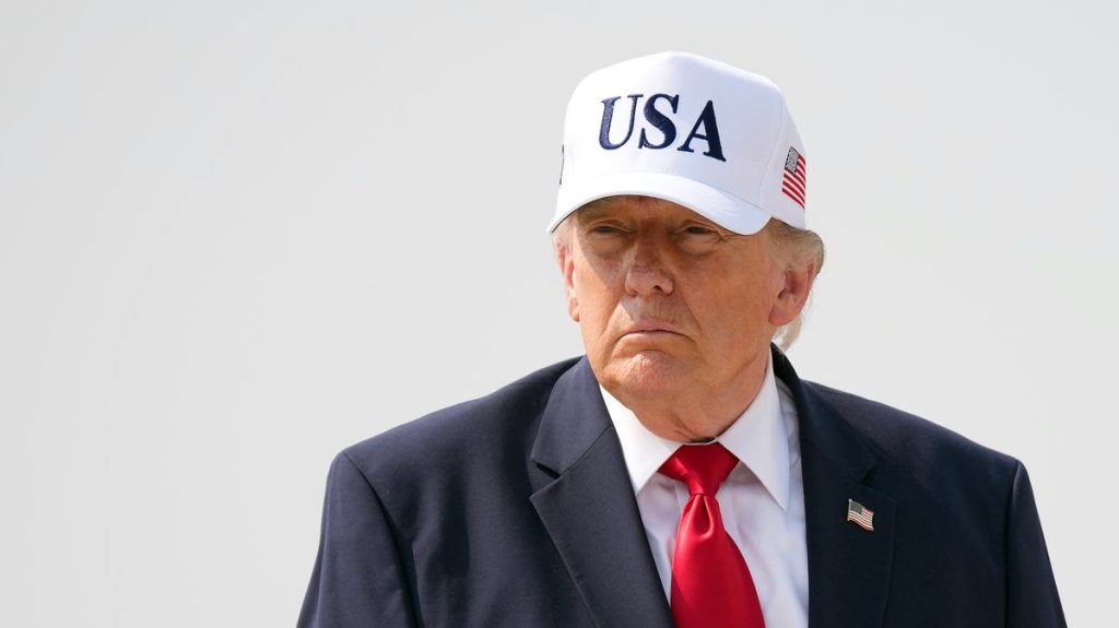 0 Donald Trump 2