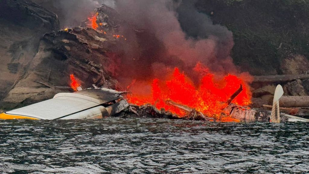 0 Sea Plane crash near Seattle rescues being made
