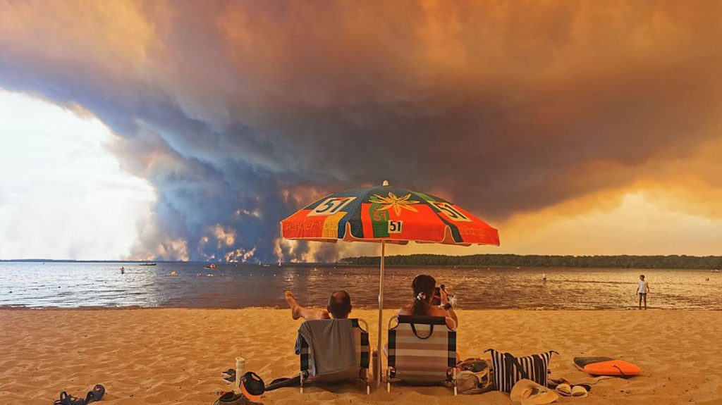 0 TOPSHOT FRANCE ENVIRONMENT CLIMATE WEATHER WILDFIRE