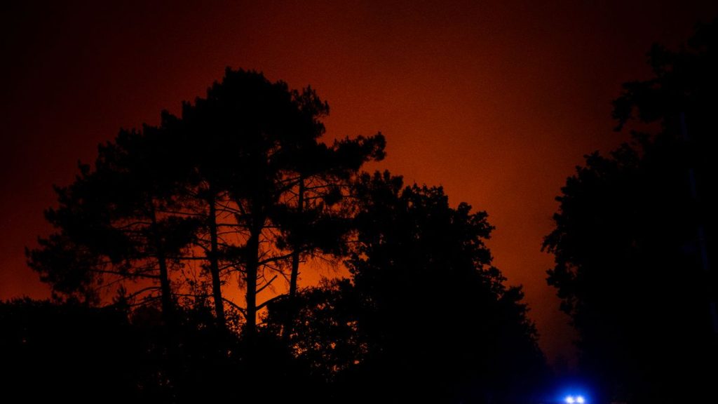 0 TOPSHOT FRANCE WILDFIRE ENVIRONMENT