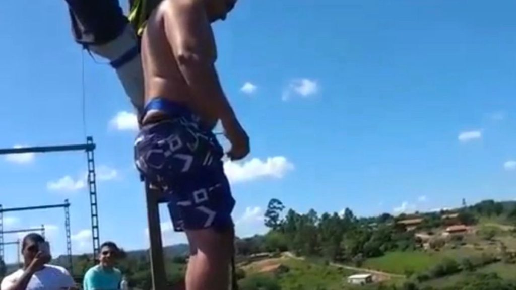 0 ump horror because rope was too long caught on camera 1497JPG