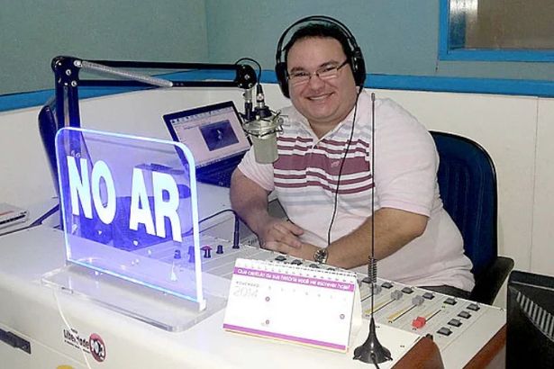 0 DJ Gleydson Carvalho in his studio